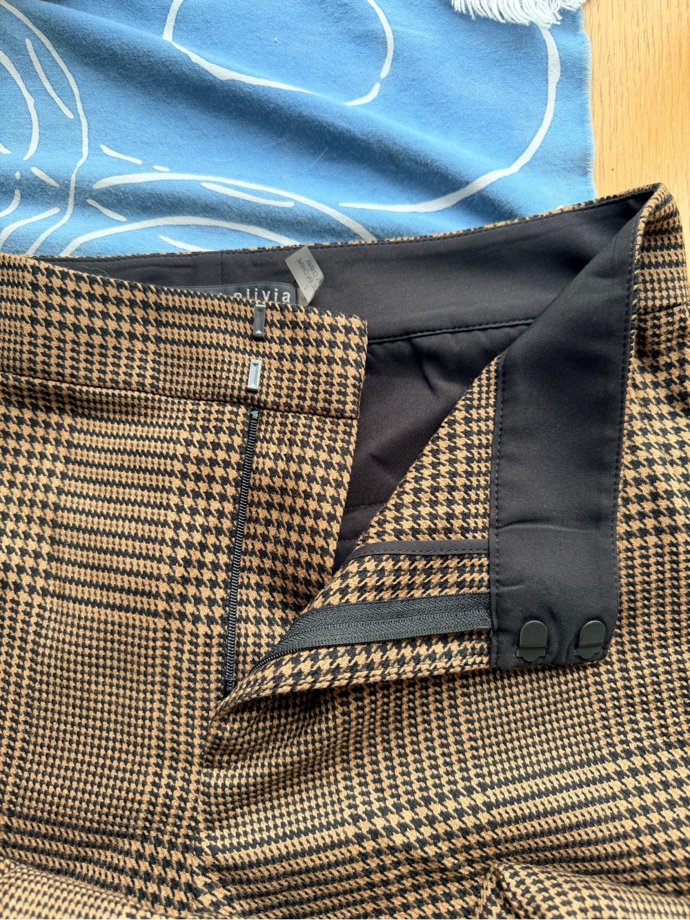 Alice + Olivia Brown Glen Plaid Pants - Picture 2 of 9